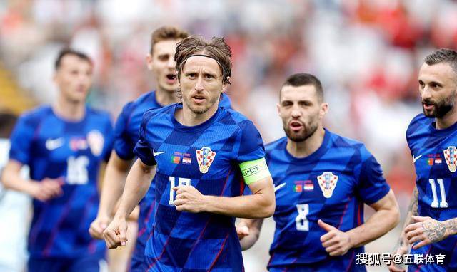 包含波兰完胜荷兰，莫德里奇点燃赛场的词条