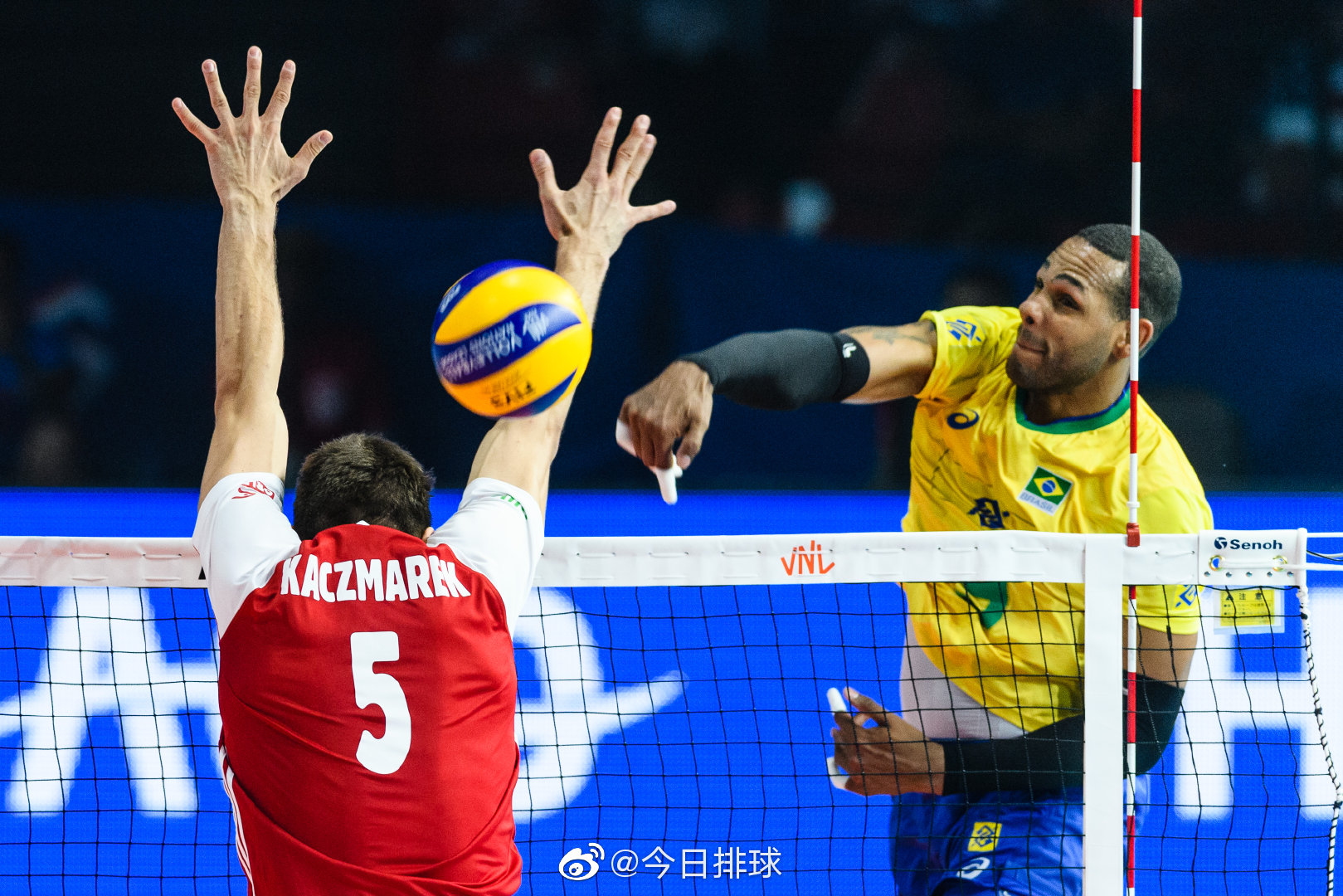 多特蒙德横扫波兰，法比尼奥带队取胜