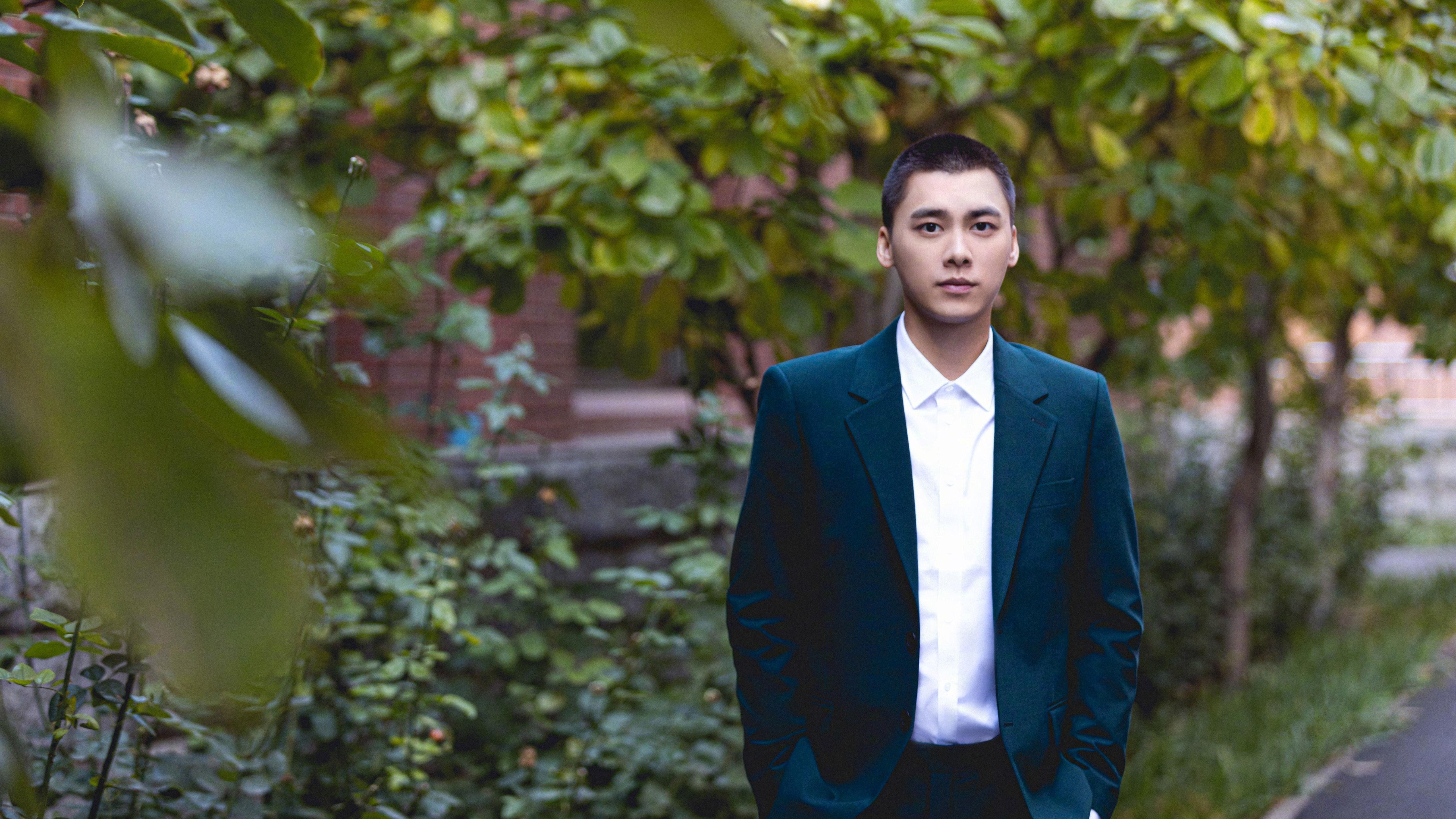 双线争锋，英超争冠白热化与开拓者掀翻活塞的竞争启示